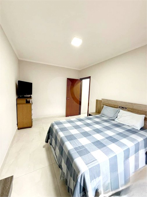 Casa térrea para venda com 02 dormitórios e 02 vagas de garagem em Atibaia