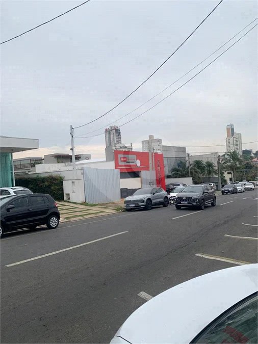 Indaiatuba - Venda - Galpão comercial :- Av Fábio Ferraz Bicudo - Alto padrão na localização e construção - R$ 5.500.000,00 - Em frente ao Day Hospital Indaiatuba - 04 banheiros - 02 copas -05 vagas - Lote 360 metros - Área construída 397 ms - Locação R$ 26.800,00 mais IPTU - R$ 650,00