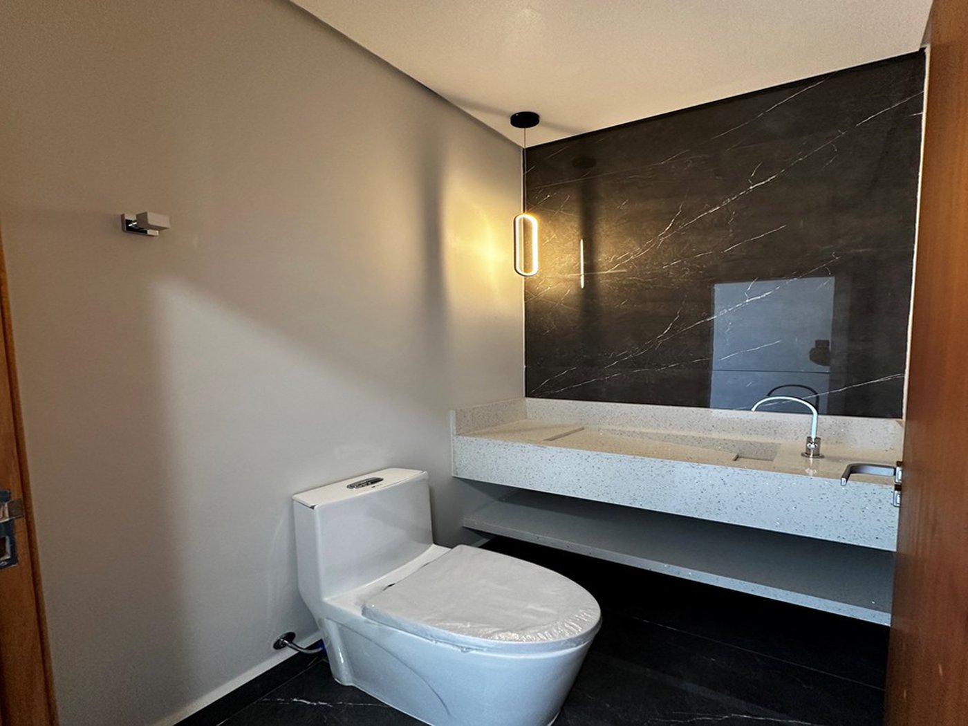 Casa à venda com 3 quartos, sendo 1 suíte, no condomínio Gran Ville São Venâncio, Itupeva - SP
