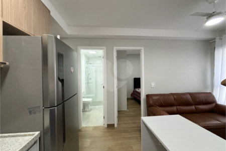 Apartamento com dois dormitórios, sem vaga de garagem, 2 minutos da estação Republica