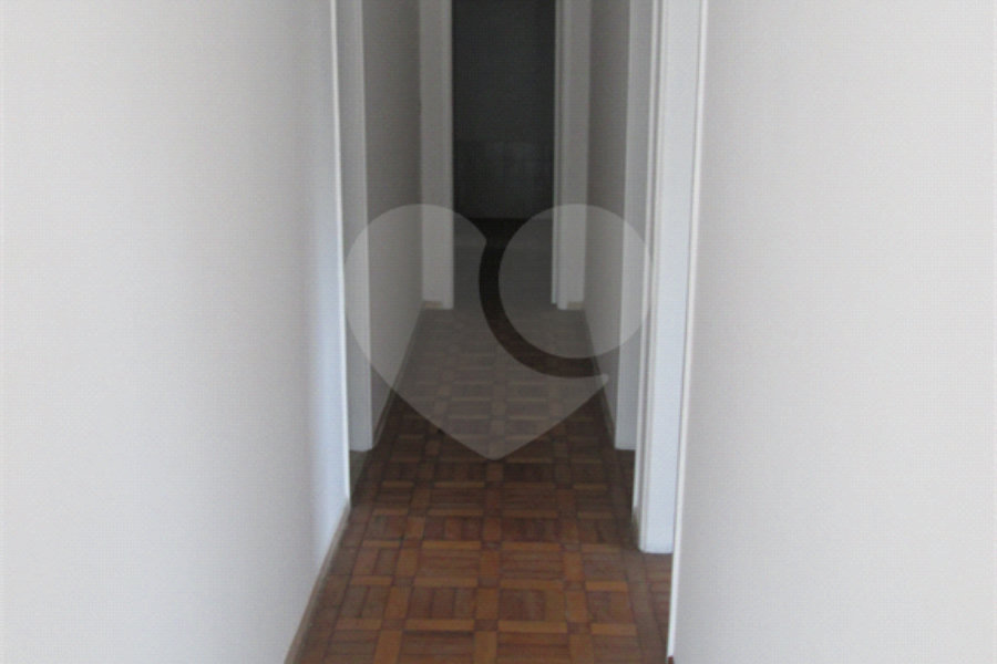 Sobrado à venda com 3 quartos em Horto, São Paulo, SP