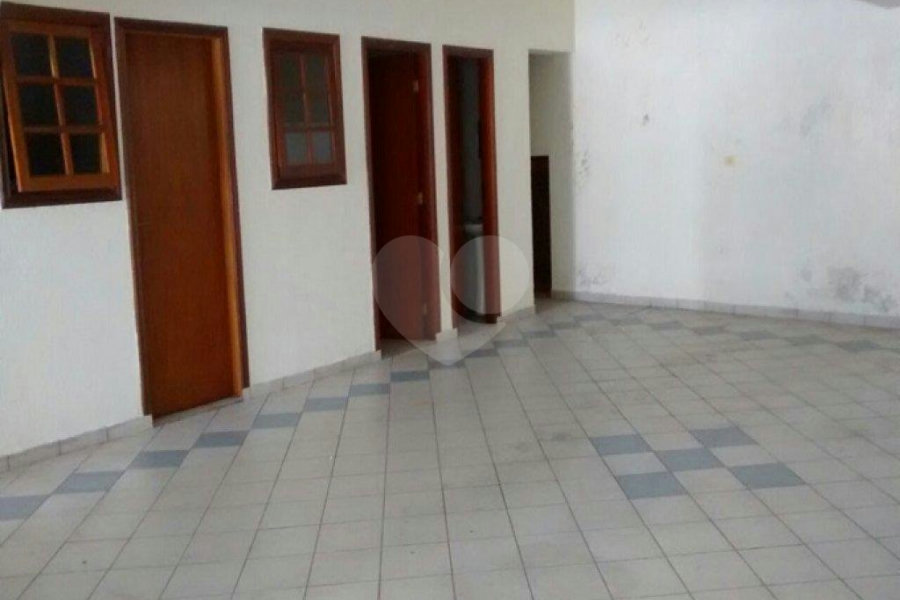 Sobrado à venda com 3 suítes em Jardim Peri, São Paulo, SP