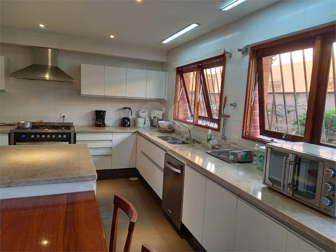 Casa à venda com 5 quartos, sendo 4 suítes, em Jardim São Bento, São Paulo, SP