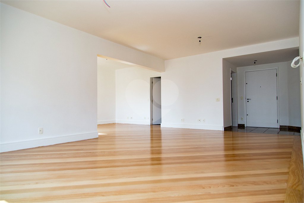 Apartamento à venda com 3 suítes em Moema, São Paulo, SP