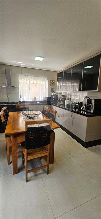 Casa à venda com 3 quartos, sendo 1 suíte,  no condomínio Comdomínio Real Park Tietê, Mogi das Cruzes - SP