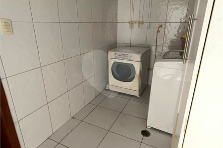 Sobrado à venda com 3 suítes em Vila Nivi, São Paulo, SP