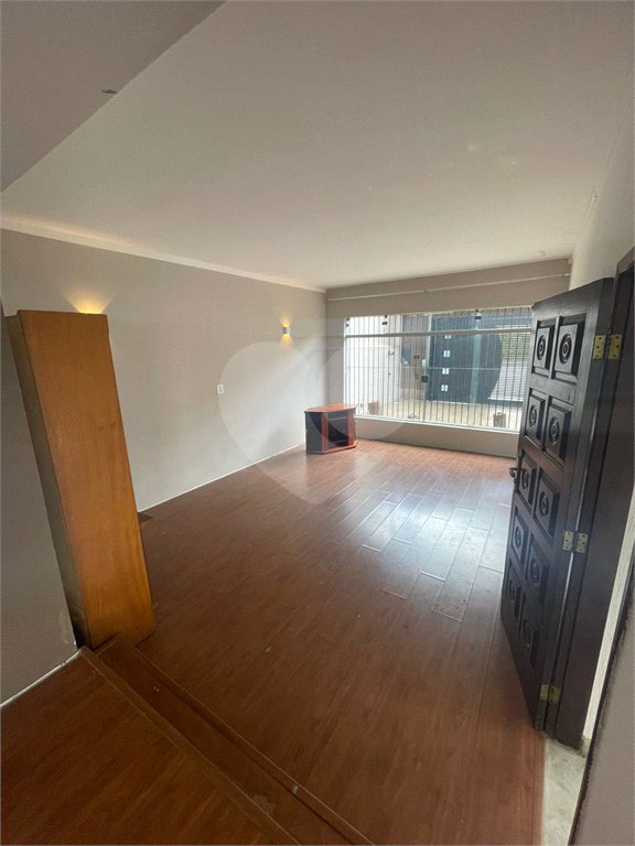 Sobrado à venda com 3 quartos, sendo 2 suítes,  em Vila Oliveira, Mogi das Cruzes, SP