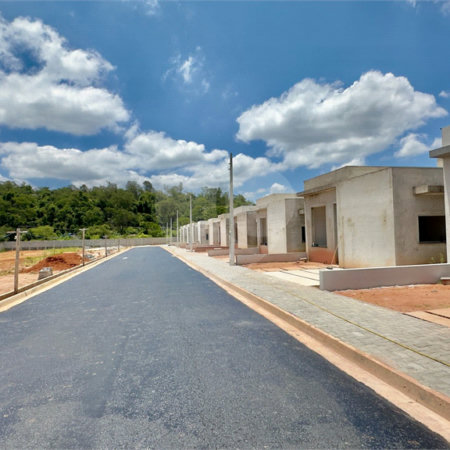 Casa à venda com 3 quartos, sendo 1 suíte, no condomínio Brasil, Atibaia - SP