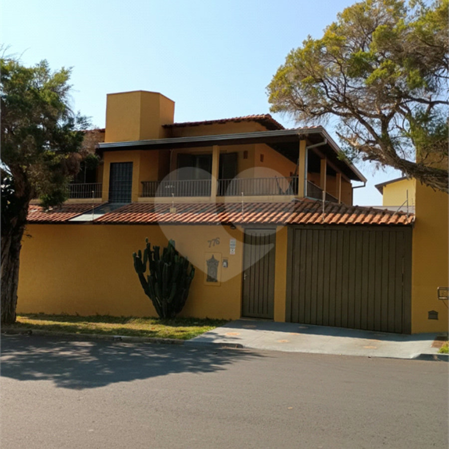 Sobrado com 3 quartos à venda com área gourmet completa e 5 vagas de garagem – Santa Marta - São Carlos/SP