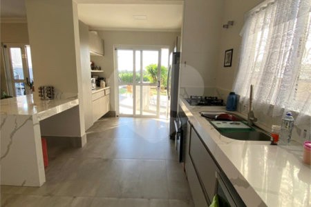 Casa à venda com 3 quartos, sendo 1 suíte, no condomínio Loteamento Recanto dos Paturis, Vinhedo - SP