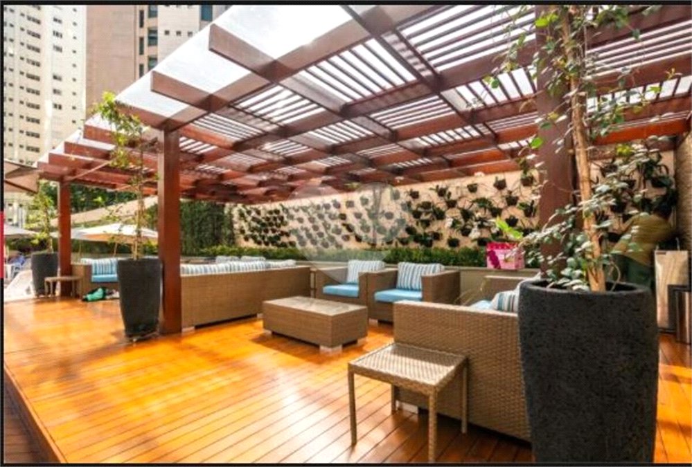 Apartamento à venda com 4 quartos, sendo 1 suíte, em Moema, São Paulo, SP