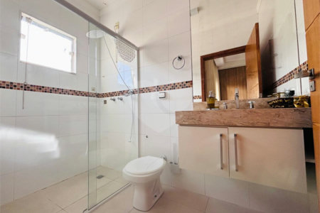 Casa à venda com 4 quartos, sendo 2 suítes, no condomínio Carmen Blanco, Sorocaba - SP