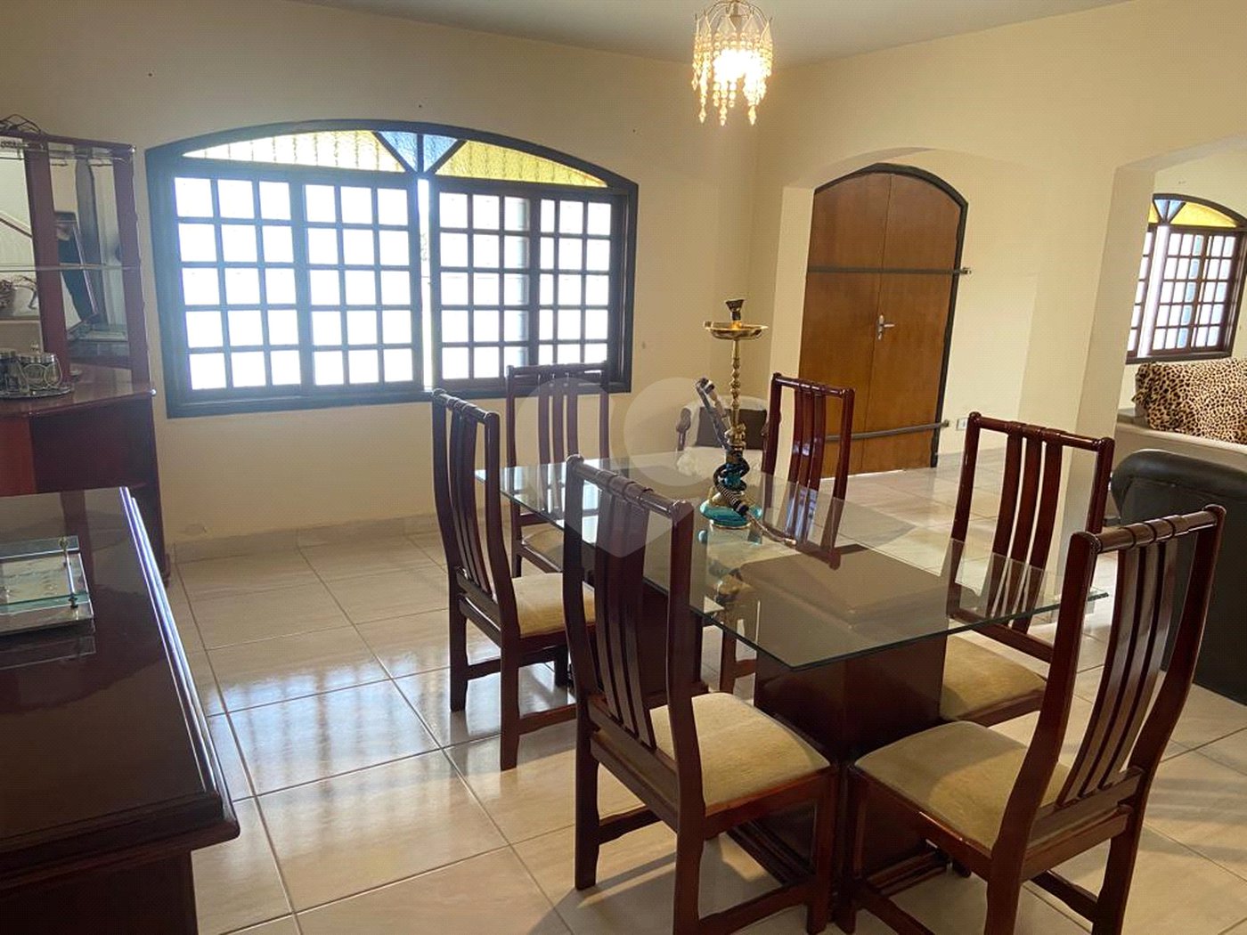 Casa à venda com 5 quartos, sendo 4 suítes, no condomínio Vilarejo Estoril, Mairiporã - SP