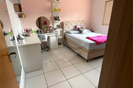 Casa à venda com 4 quartos, sendo 1 suíte, em Vila Santa Maria (vila Xavier), Araraquara, SP