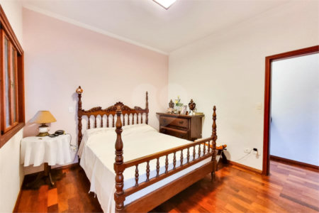 Casa à venda com 4 quartos, sendo 3 suítes, no condomínio Morada da Serra, São José dos Campos - SP