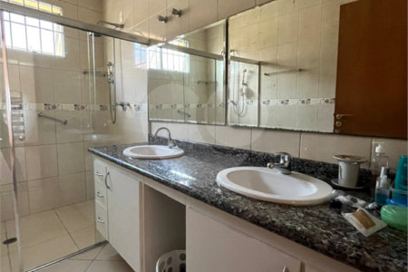 Sobrado à venda com 4 quartos, sendo 1 suíte,  em Vila Cordeiro, São Paulo, SP