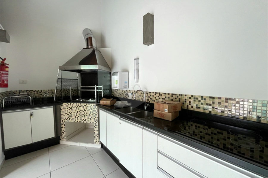 Casa à venda com 4 quartos, sendo 2 suítes, no condomínio Floradas da Serra, São Paulo - SP
