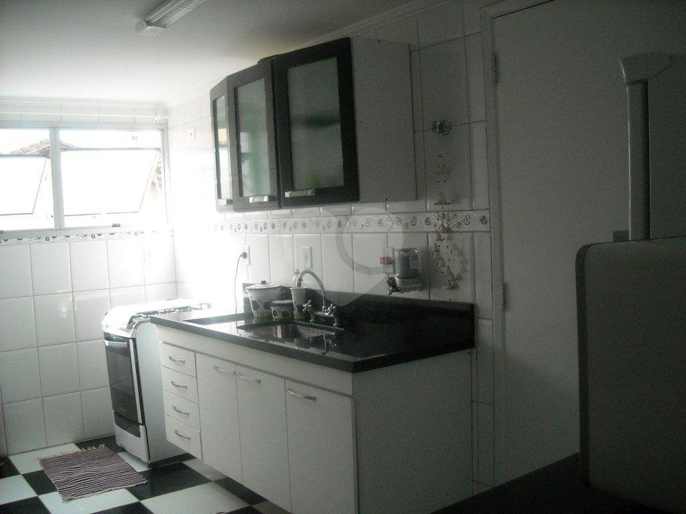 Apartamento à venda com 4 quartos, sendo 1 suíte, em Enseada, Guarujá, SP