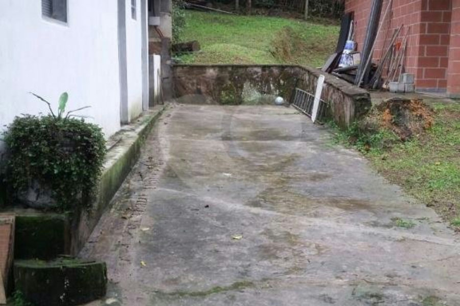 Casa Térrea à venda com 3 quartos, sendo 1 suíte, em Santa Inês, Caieiras, SP