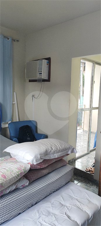 Casa à venda com 5 quartos, sendo 3 suítes, no condomínio Village Texeira Campos, Rio de Janeiro - RJ