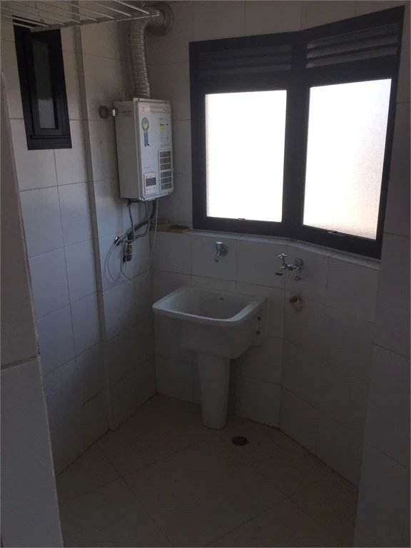 Apartamento à venda com 3 quartos, sendo 1 suíte,  em Vila Andrade, São Paulo, SP