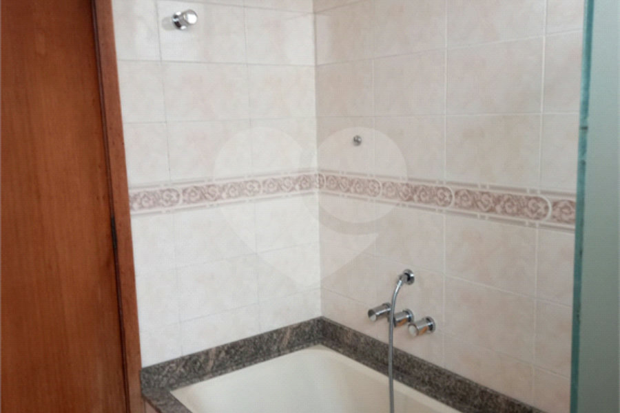 Sobrado à venda com 5 quartos, sendo 2 suítes,  em Tremembé, São Paulo, SP