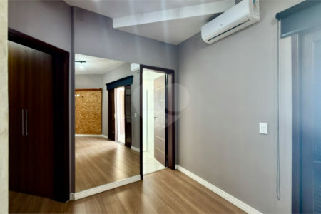Casa à venda com 4 suítes no condomínio Parque Village Castelo, Itu - SP