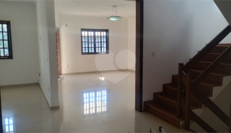 Sobrado à venda com 4 quartos, sendo 2 suítes,  em Vila Oliveira, Mogi das Cruzes, SP