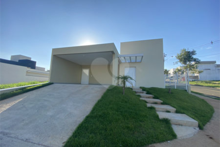 Casa à venda com 3 quartos, sendo 1 suíte, no condomínio Reserva Central Parque, Salto - SP