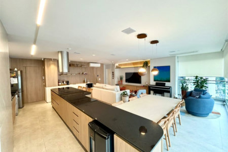 Apartamento à venda com 3 suítes em Moema, São Paulo, SP