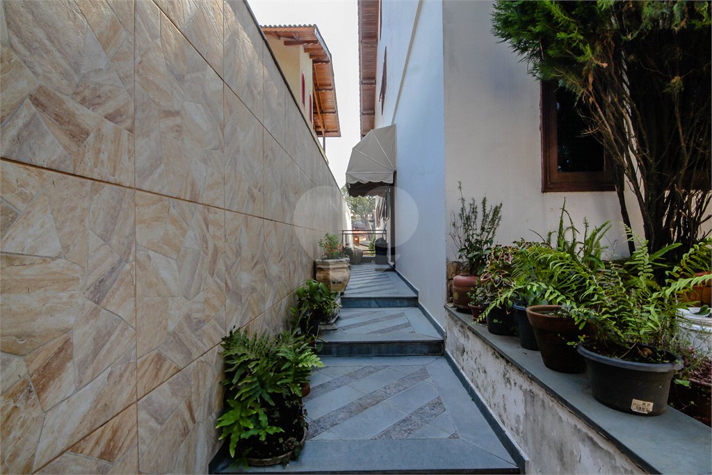Casa à venda com 4 quartos, sendo 3 suítes, em City América, São Paulo, SP