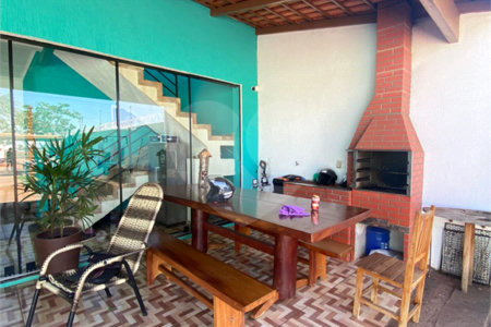 Sobrado à venda com 2 quartos, sendo 1 suíte, em Nova Tres Lagoas, Três Lagoas, MS