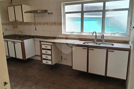 Sobrado para alugar com 4 quartos, sendo 2 suítes, em Interlagos, São Paulo, SP