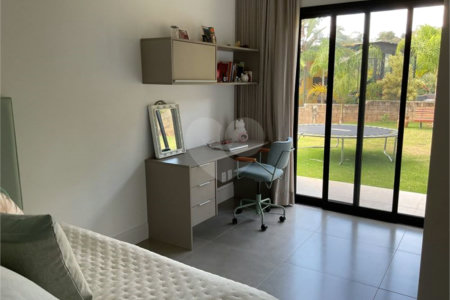 Casa à venda com 4 quartos, sendo 3 suítes,  no condomínio Vale da Santa Fé, Vinhedo - SP