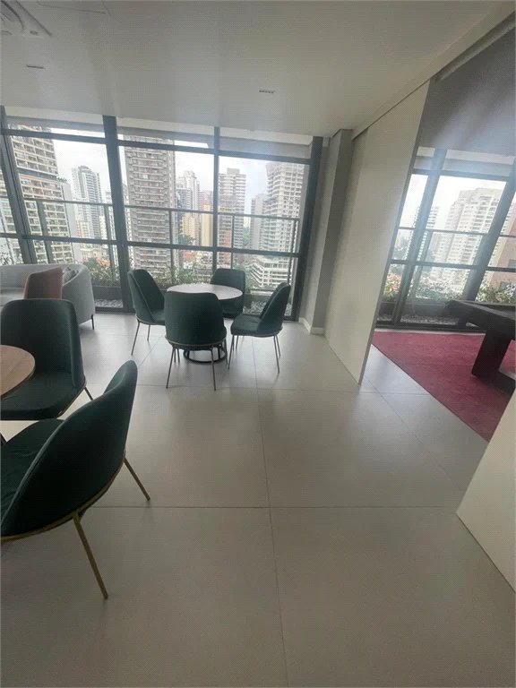 Apartamento à venda ou para alugar com 2 suítes em Jardim das Acácias, São Paulo, SP
