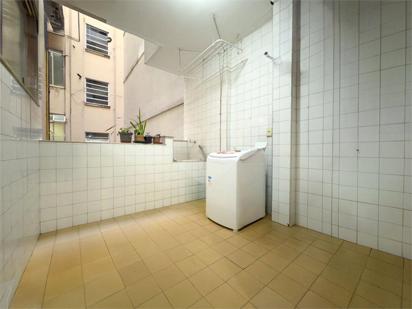 Apartamento à venda com 3 quartos, sendo 1 suíte,  em Copacabana, Rio de Janeiro, RJ