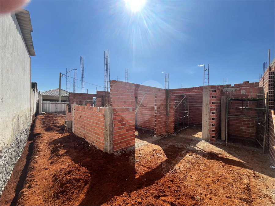 Casa à venda com 3 quartos, sendo 1 suíte, no condomínio Tivolli Residencial, Itapetininga - SP