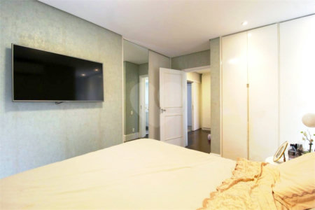 Apartamento à venda com 3 quartos, sendo 1 suíte, em Indianópolis, São Paulo, SP