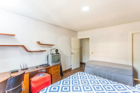 Sobrado à venda com 4 quartos, sendo 3 suítes, em Brooklin, São Paulo, SP