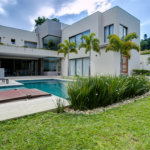 Casa à venda com 5 suítes em Jardim Cordeiro, São Paulo, SP