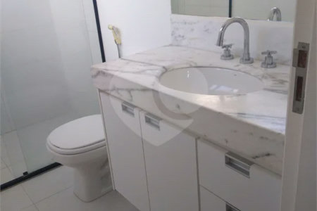 Casa à venda ou para alugar com 3 suítes no condomínio Quinta das Oliveiras, Valinhos - SP