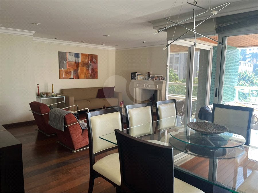 Apartamento à venda com 3 suítes em Real Parque, São Paulo, SP