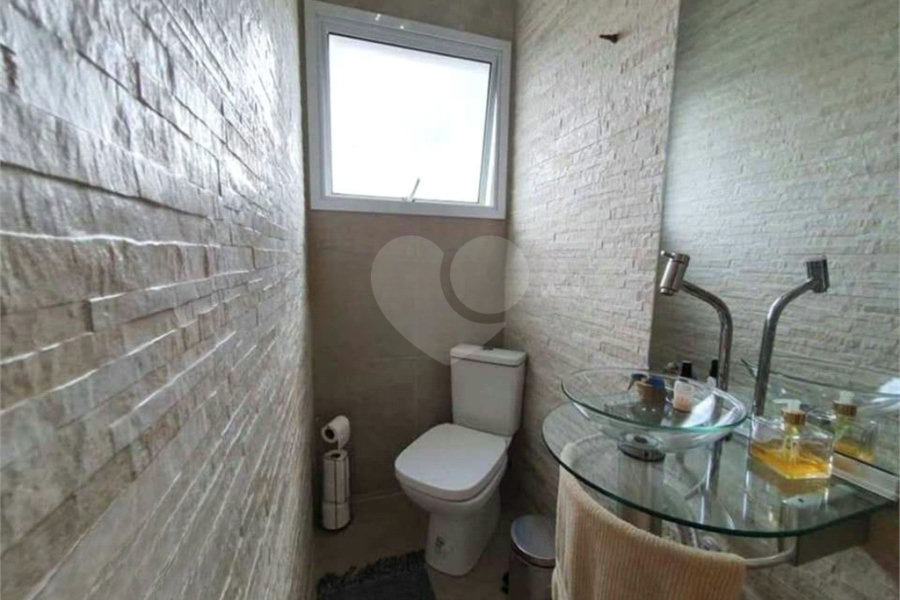 Sobrado à venda com 4 quartos, sendo 3 suítes, em Tremembé, São Paulo, SP