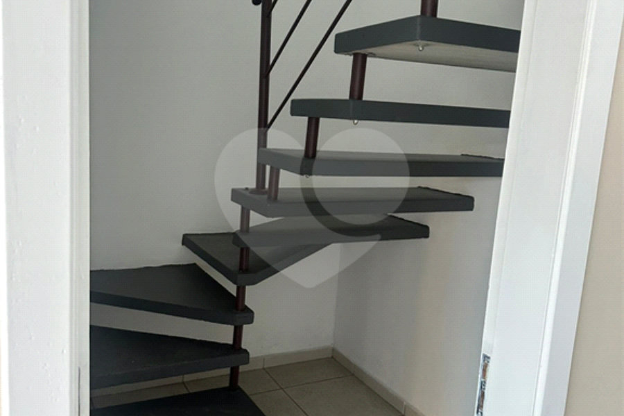Casa à venda com 4 quartos, sendo 1 suíte,  no condomínio Jardim das Acácias, Cotia - SP