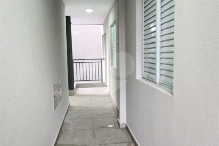 Casa à venda com 2 quartos, sendo 1 suíte, no condomínio Residencial Sanches, São Paulo - SP