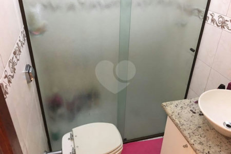 Casa à venda com 3 quartos, sendo 1 suíte, no condomínio Sobrado, São Paulo - SP