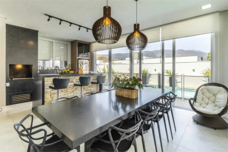 Casa à venda com 4 suítes no condomínio Granville, Atibaia - SP