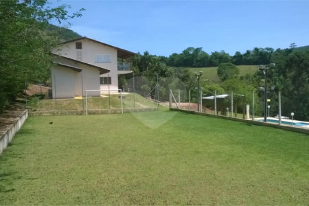Chácara à venda com 4 quartos, sendo 2 suítes,  em Batatuba, Piracaia, SP