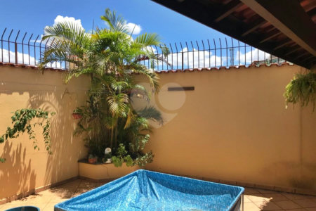 Sobrado à venda com 4 quartos em Parque Vitória, São Paulo, SP
