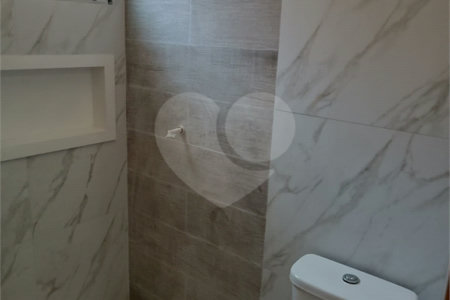 Casa à venda com 3 quartos, sendo 1 suíte, no condomínio Residencial Jardins da Catalunha, Atibaia - SP